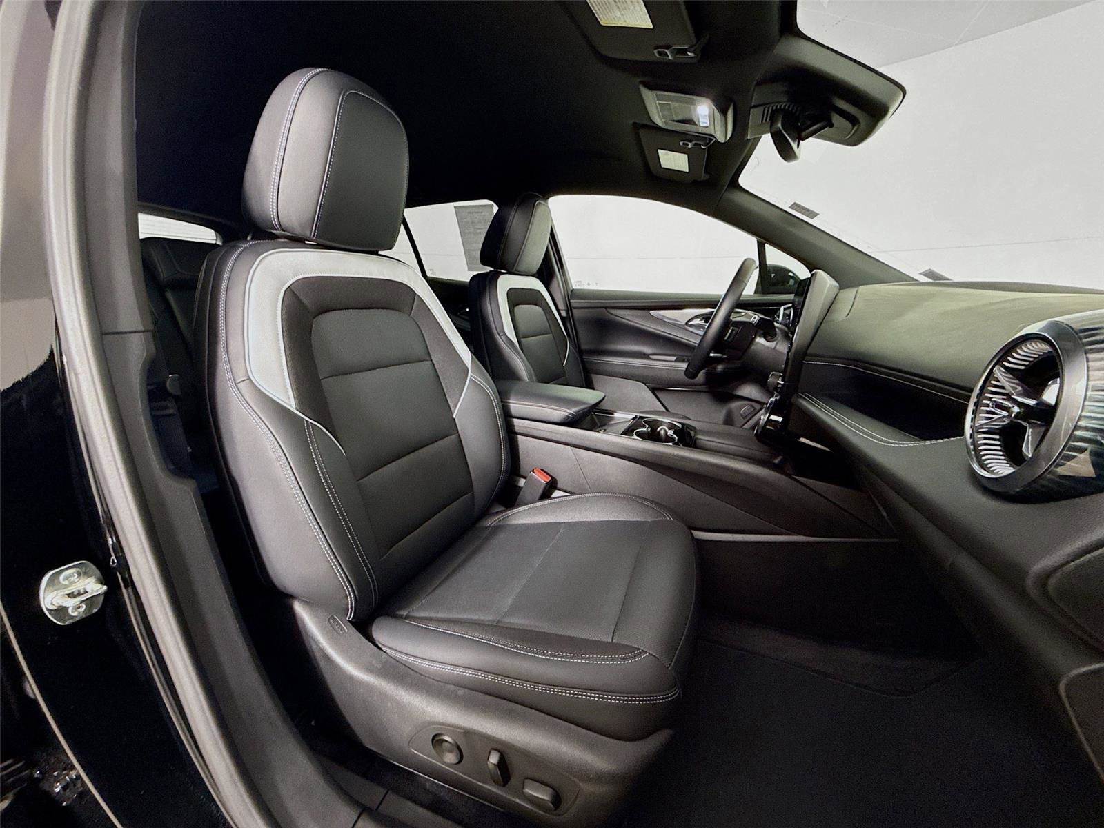 Used 2024 Chevrolet Blazer EV LT image 28