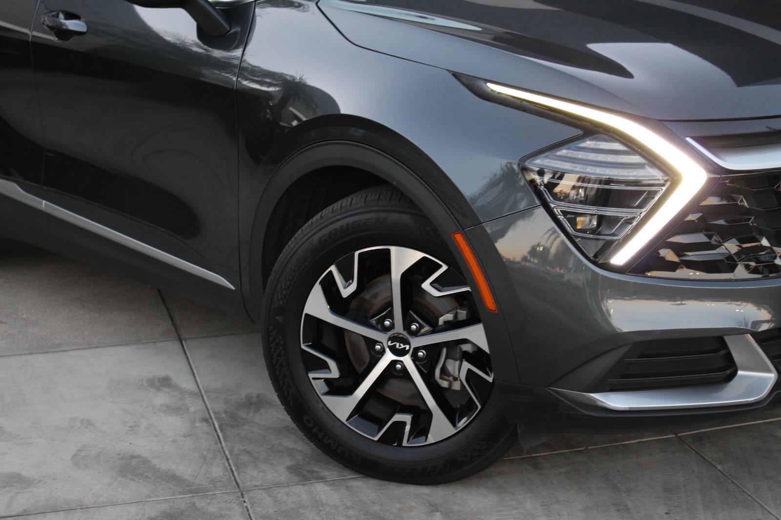 Certified 2024 Kia Sportage EX image 3