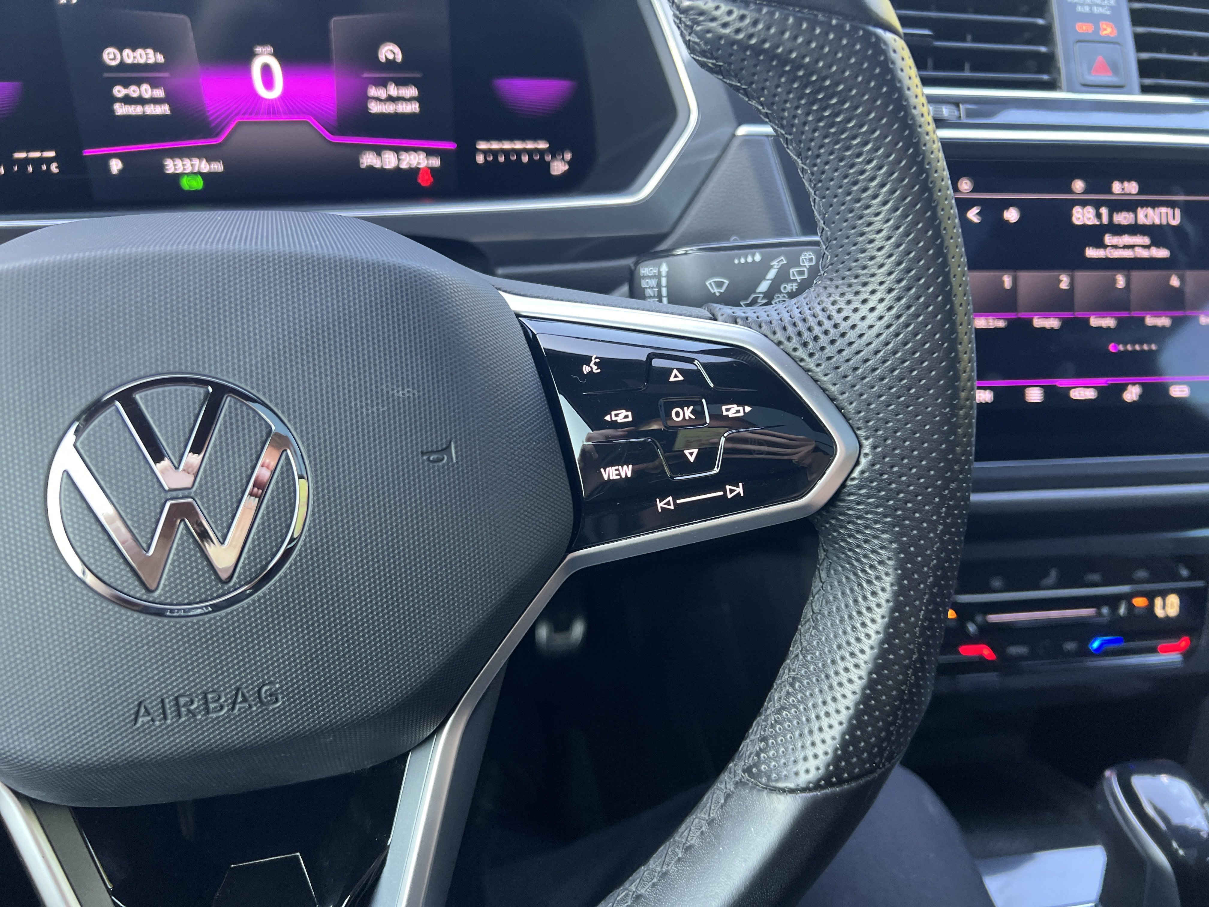 Certified 2022 Volkswagen Tiguan SE R-Line FWD image 15