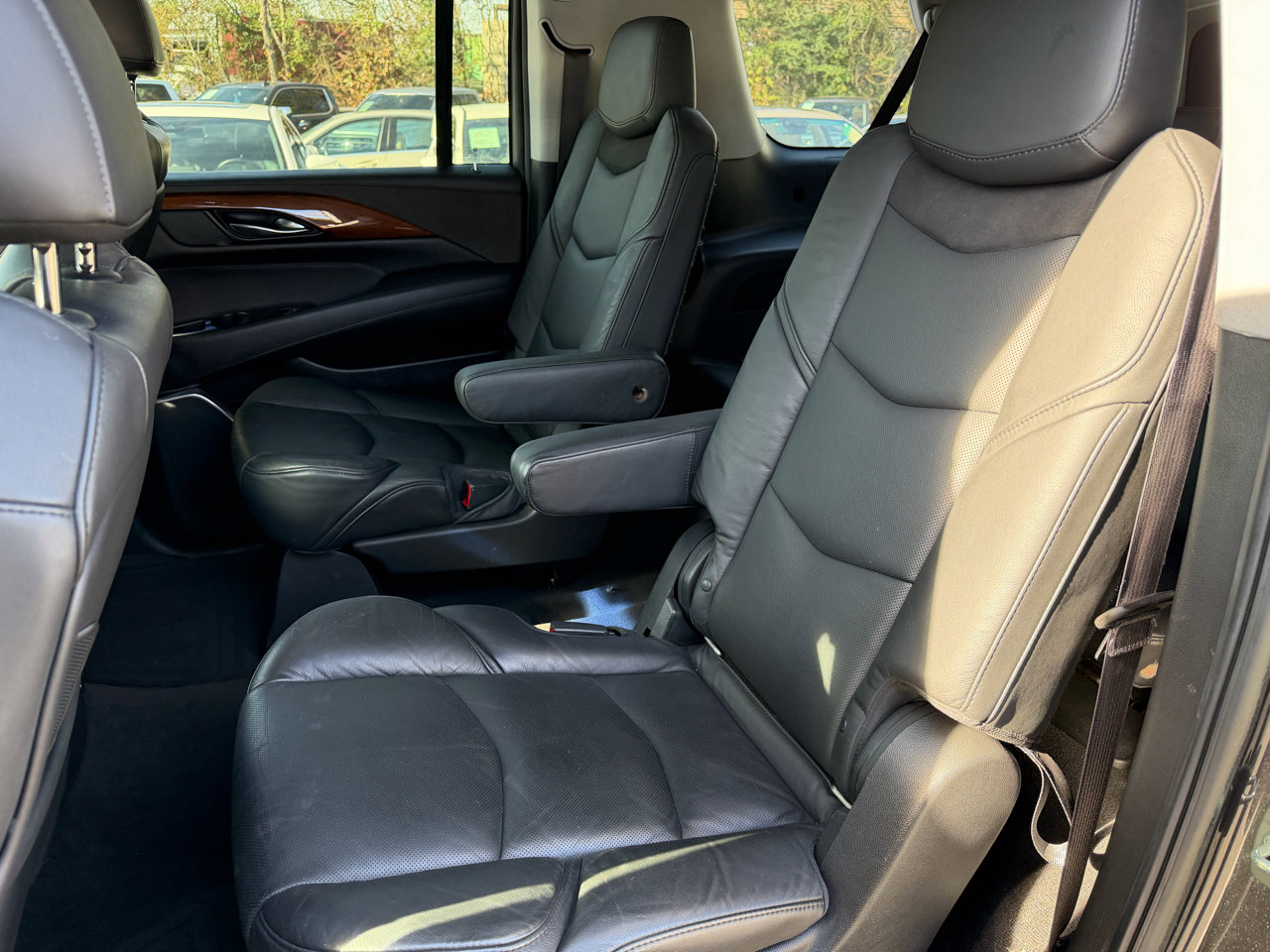 Used 2016 Cadillac Escalade ESV Premium image 35