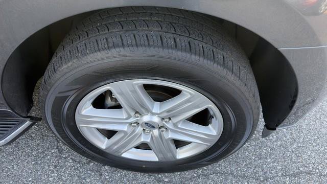 Used 2020 Ford Expedition XLT w/ Equipment Group 202A AWD/4WD image 25