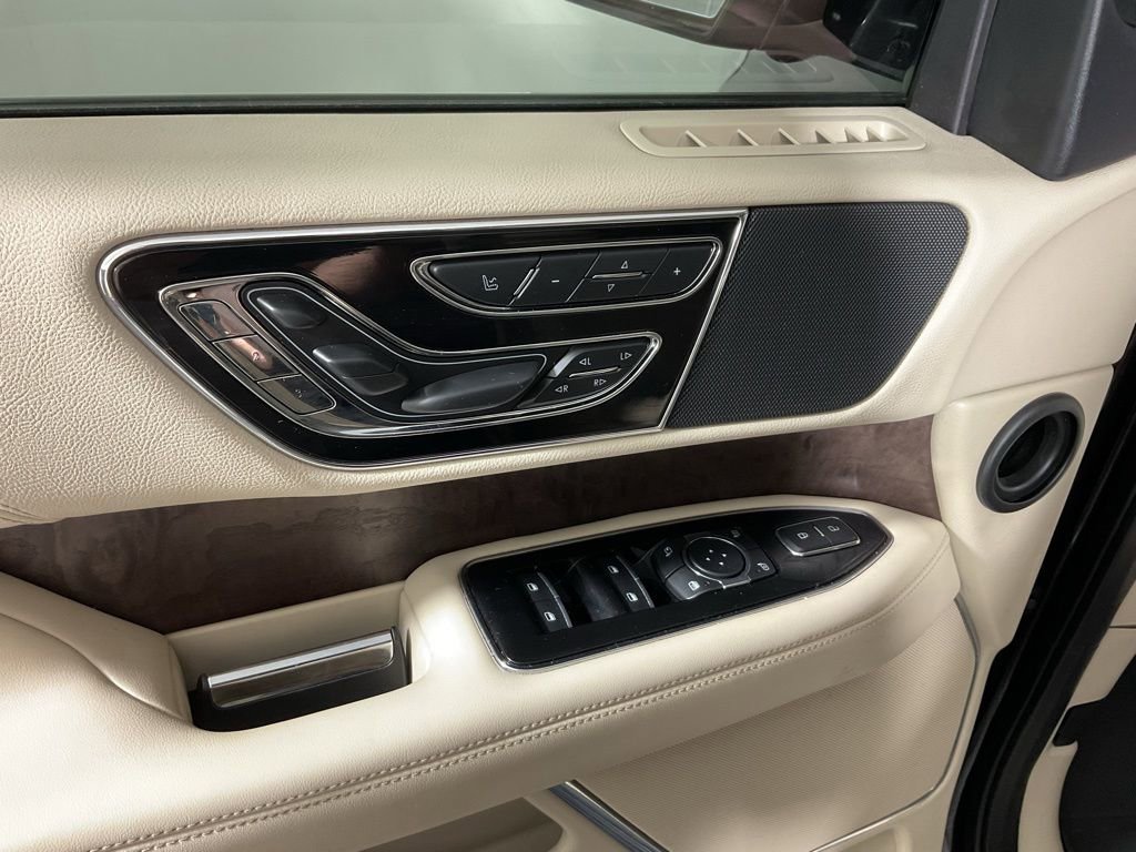 Used 2019 Lincoln Navigator L Reserve image 20