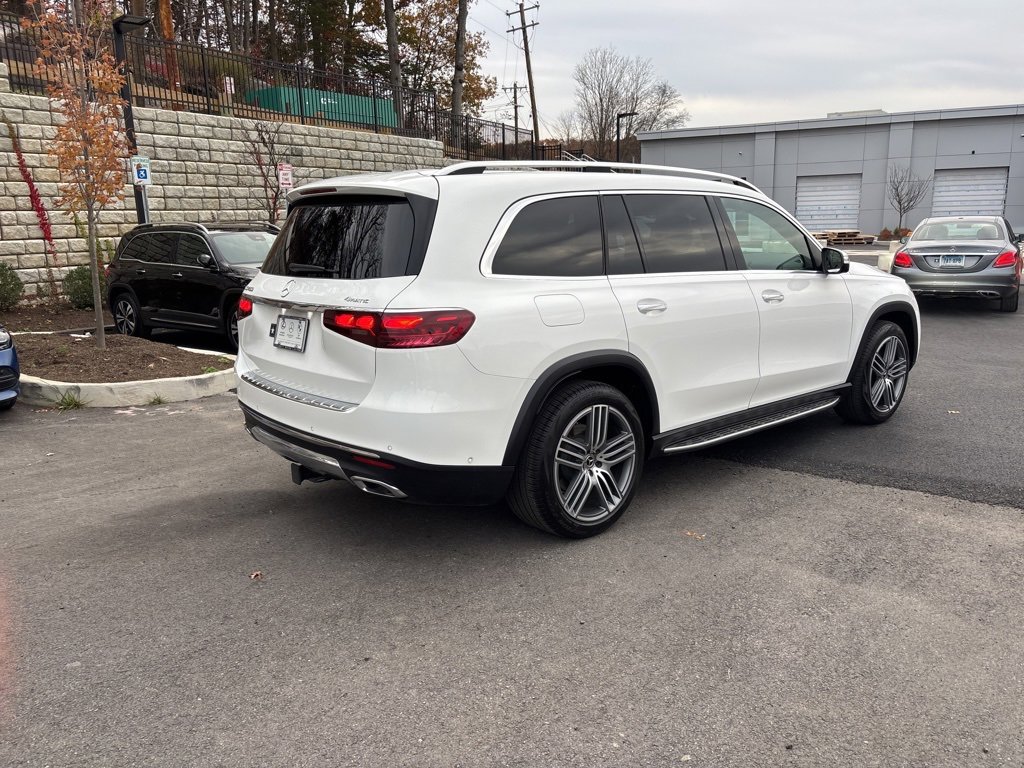 Used 2025 Mercedes-Benz GLS 450 4MATIC image 5