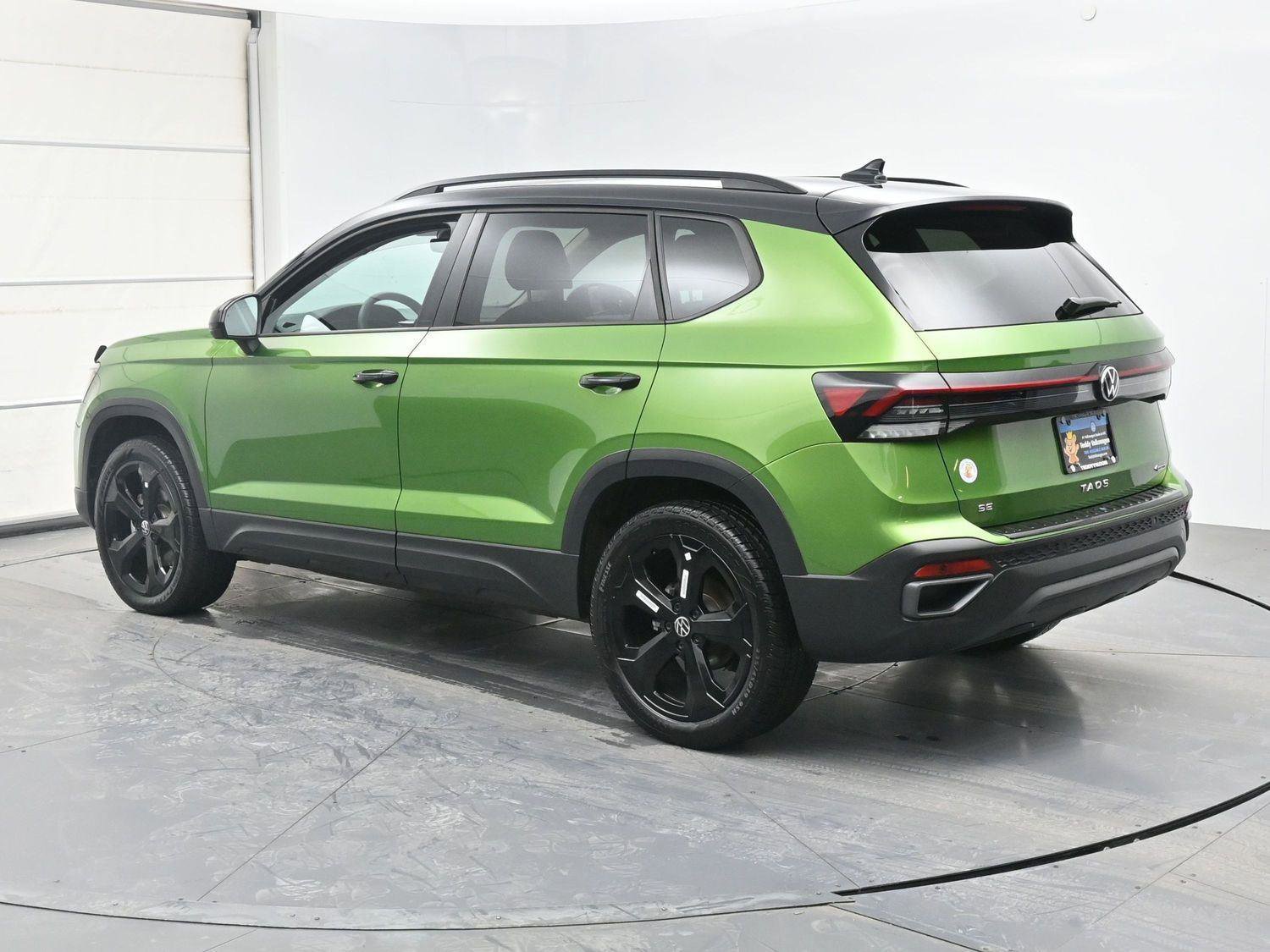 Certified 2025 Volkswagen Taos SE AWD/4WD image 23