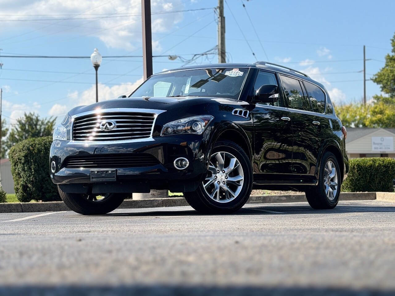 Used 2012 INFINITI QX56 4WD w/ Theater Pkg image 2