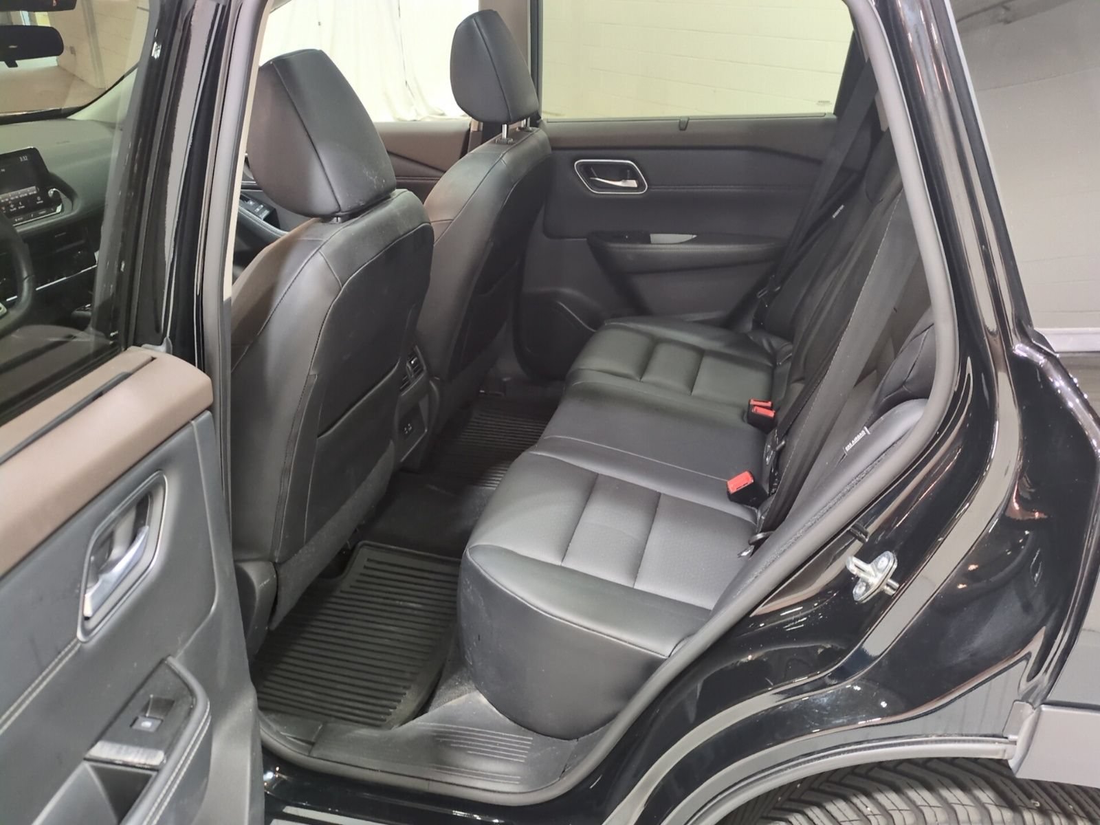Used 2021 Nissan Rogue SV w/ Premium Package AWD/4WD image 14