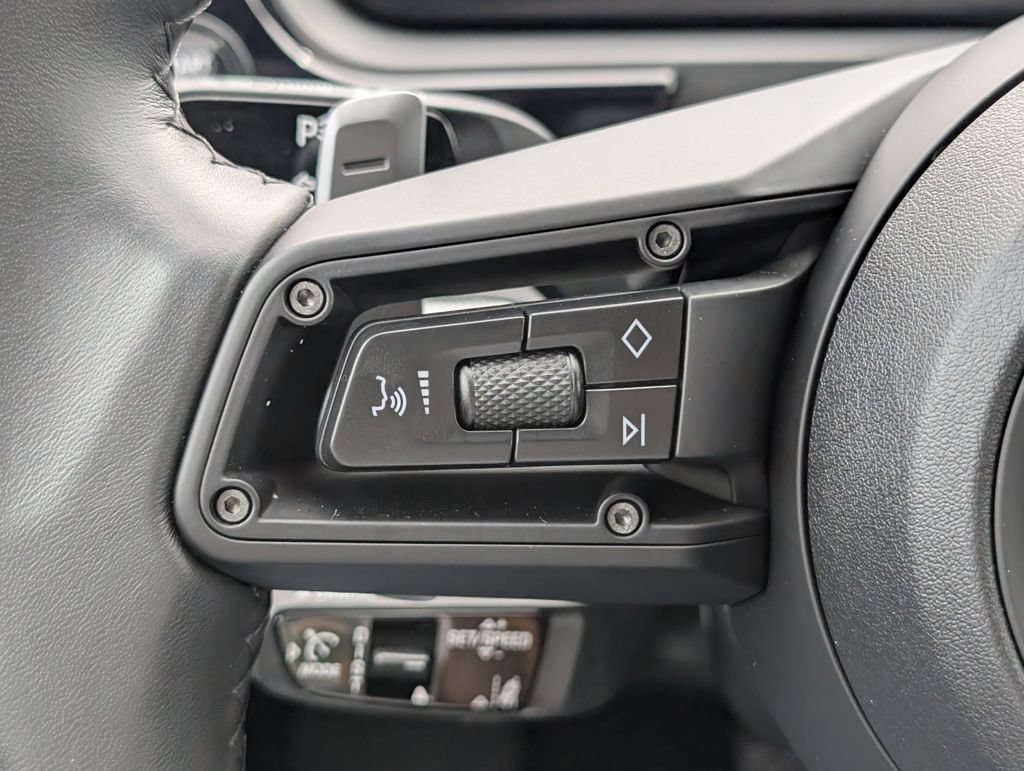 Certified 2025 Porsche Cayenne Coupe AWD/4WD image 26