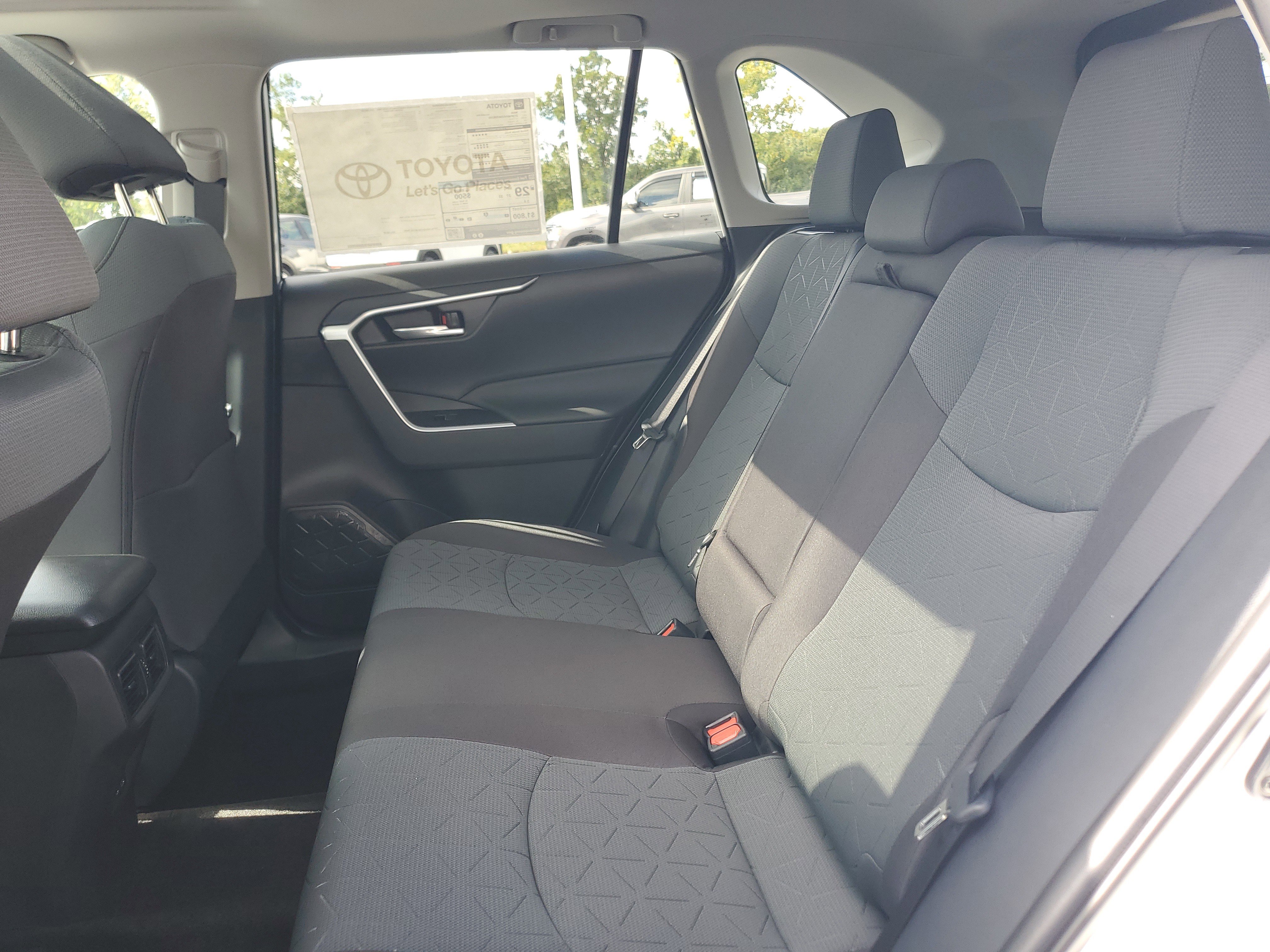 Used 2025 Toyota RAV4 XLE image 12