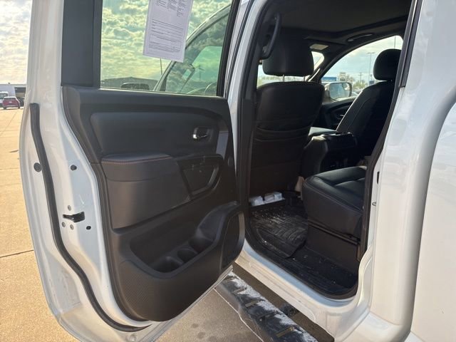 Used 2021 Nissan Titan PRO-4X w/ Pro-4x Convenience Package image 17