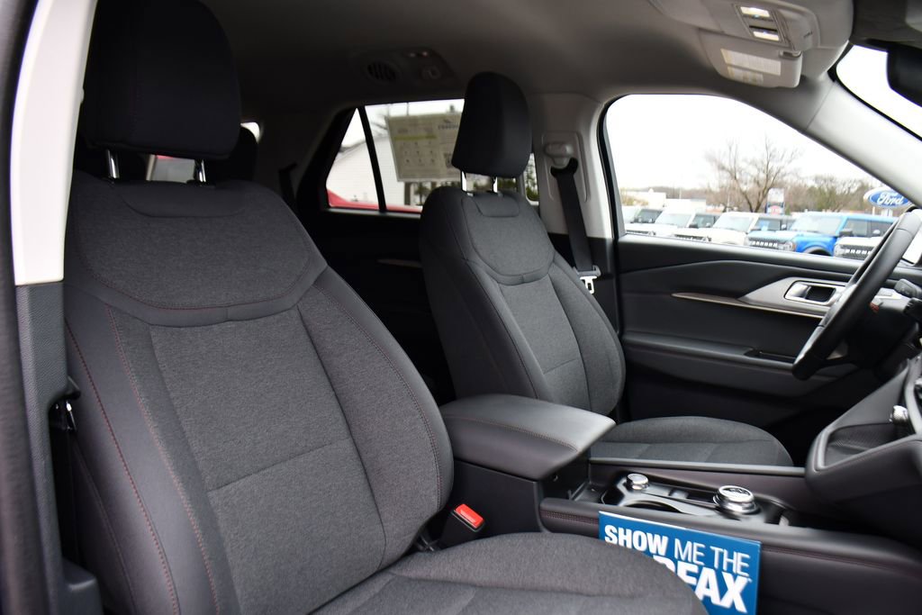 Used 2025 Ford Explorer Active AWD/4WD image 15