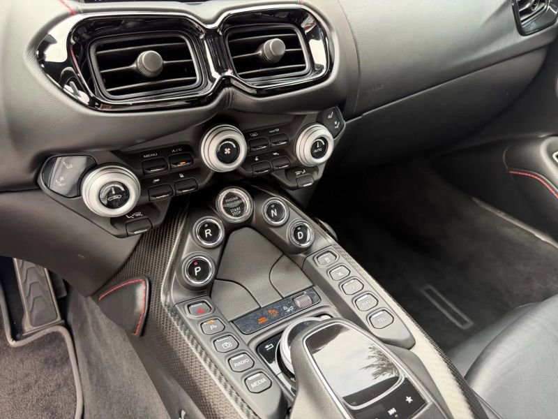 Used 2019 Aston Martin V8 Vantage Coupe image 17