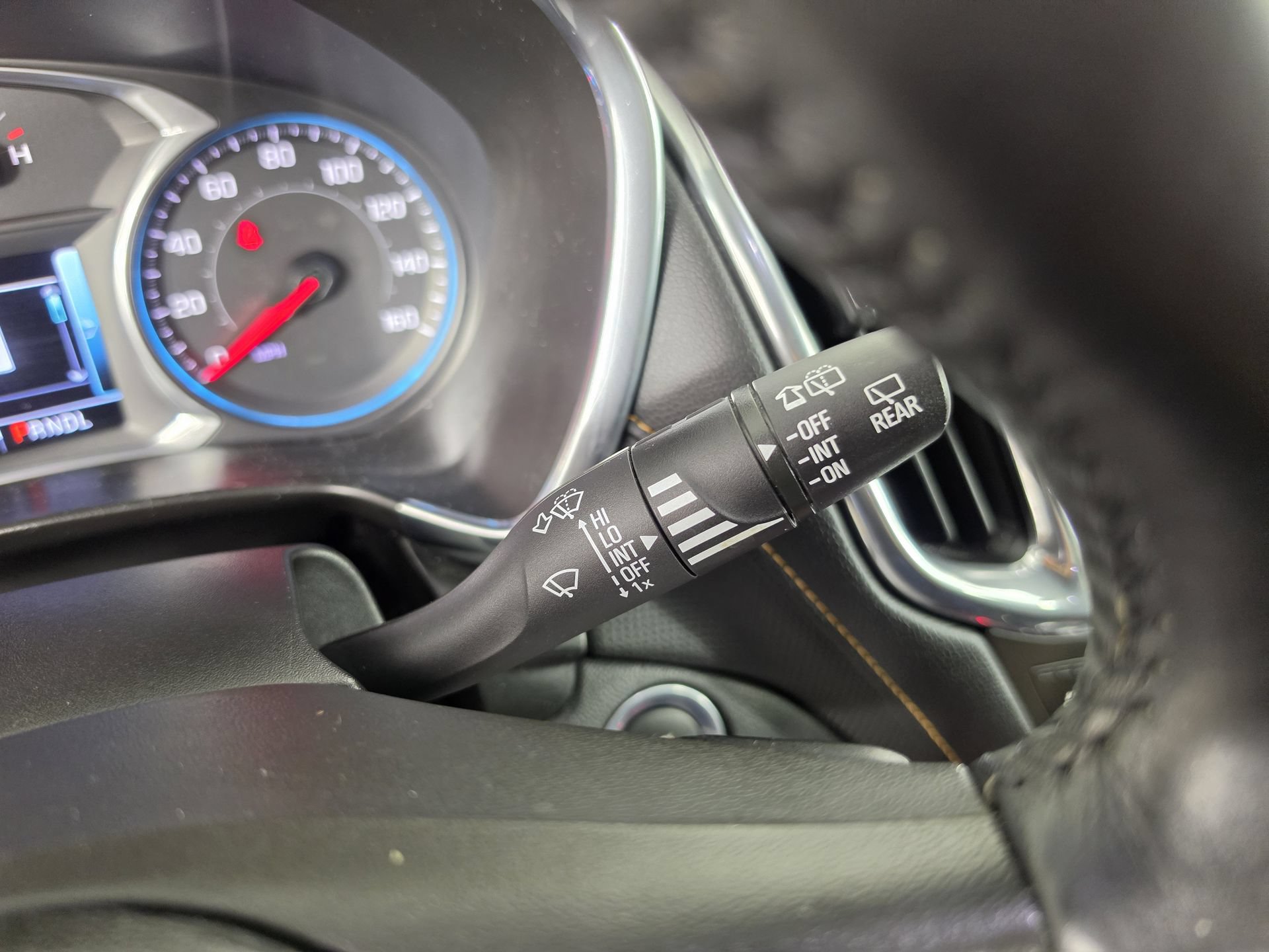 Used 2018 Chevrolet Equinox Premier FWD image 25