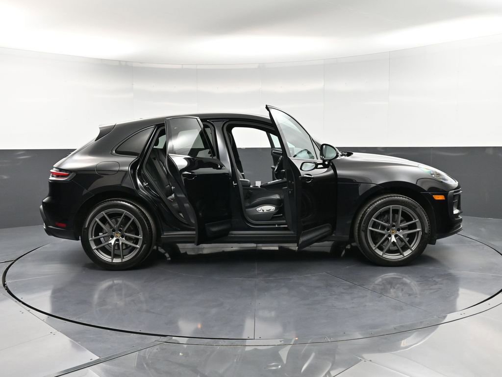 Certified 2023 Porsche Macan Turbo image 34