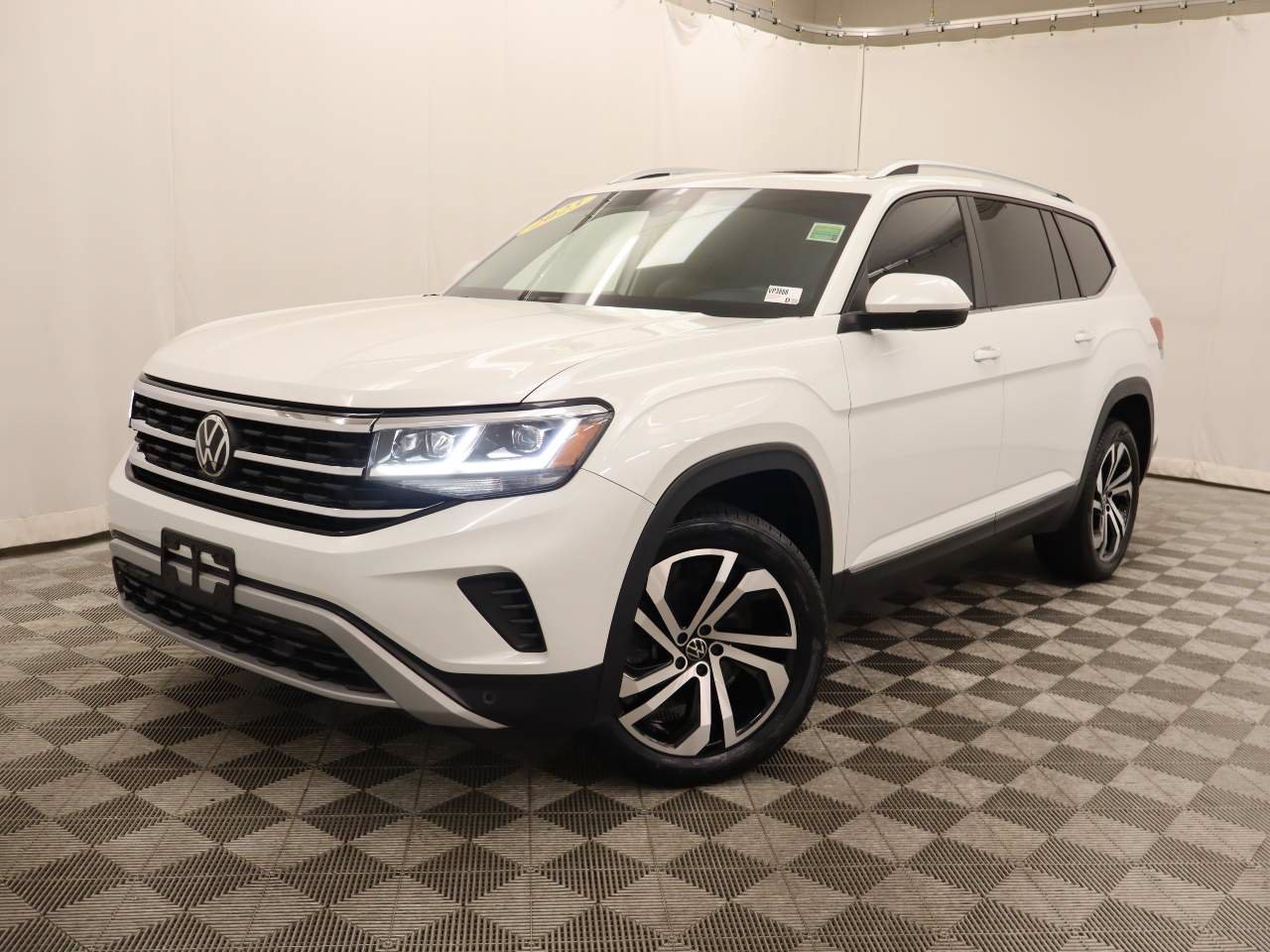 Used 2023 Volkswagen Atlas SEL AWD/4WD image 1
