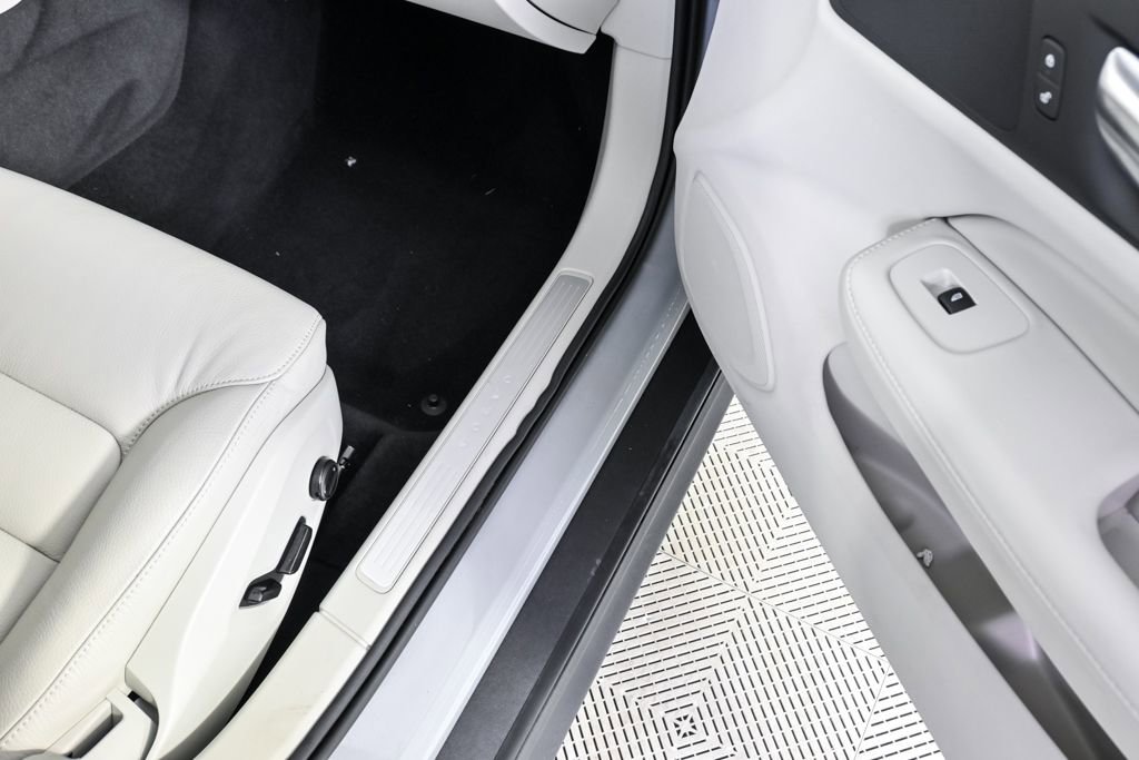 Certified 2025 Volvo V60 B5 Cross Country Plus image 26