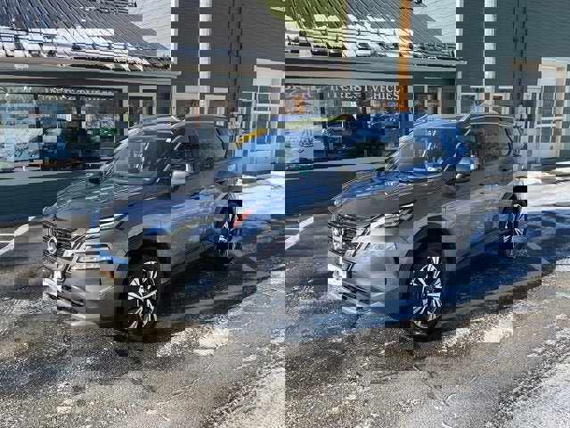 Used 2023 Nissan Rogue SV w/ SV Premium Package image 3