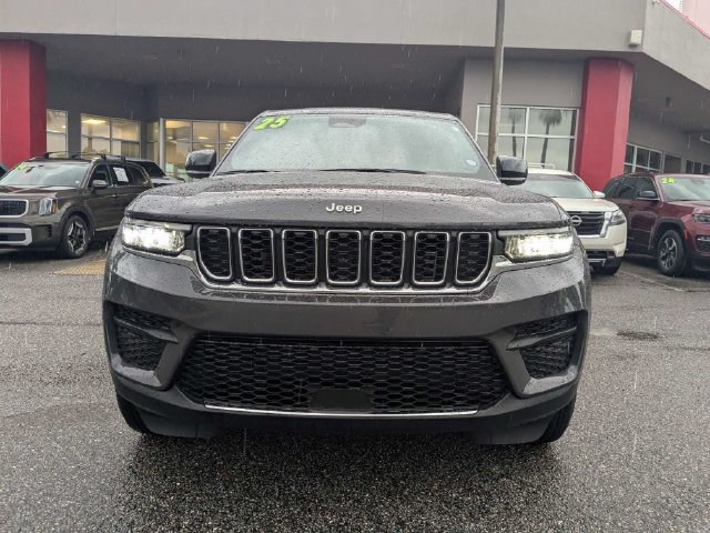 Used 2025 Jeep Grand Cherokee Laredo X RWD image 9