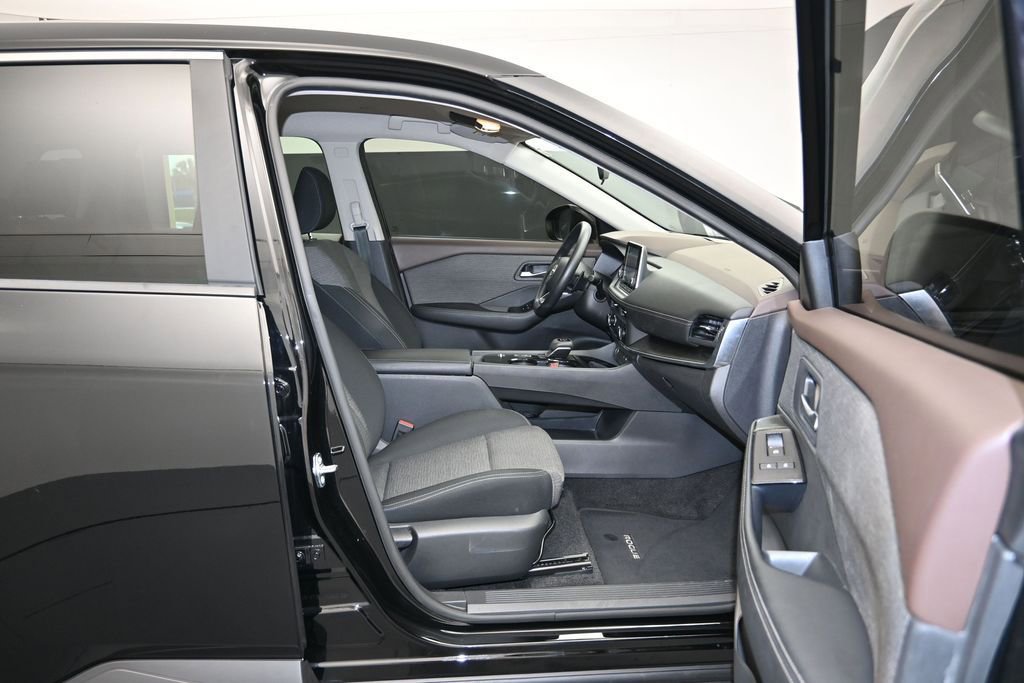 Certified 2023 Nissan Rogue SV FWD image 25