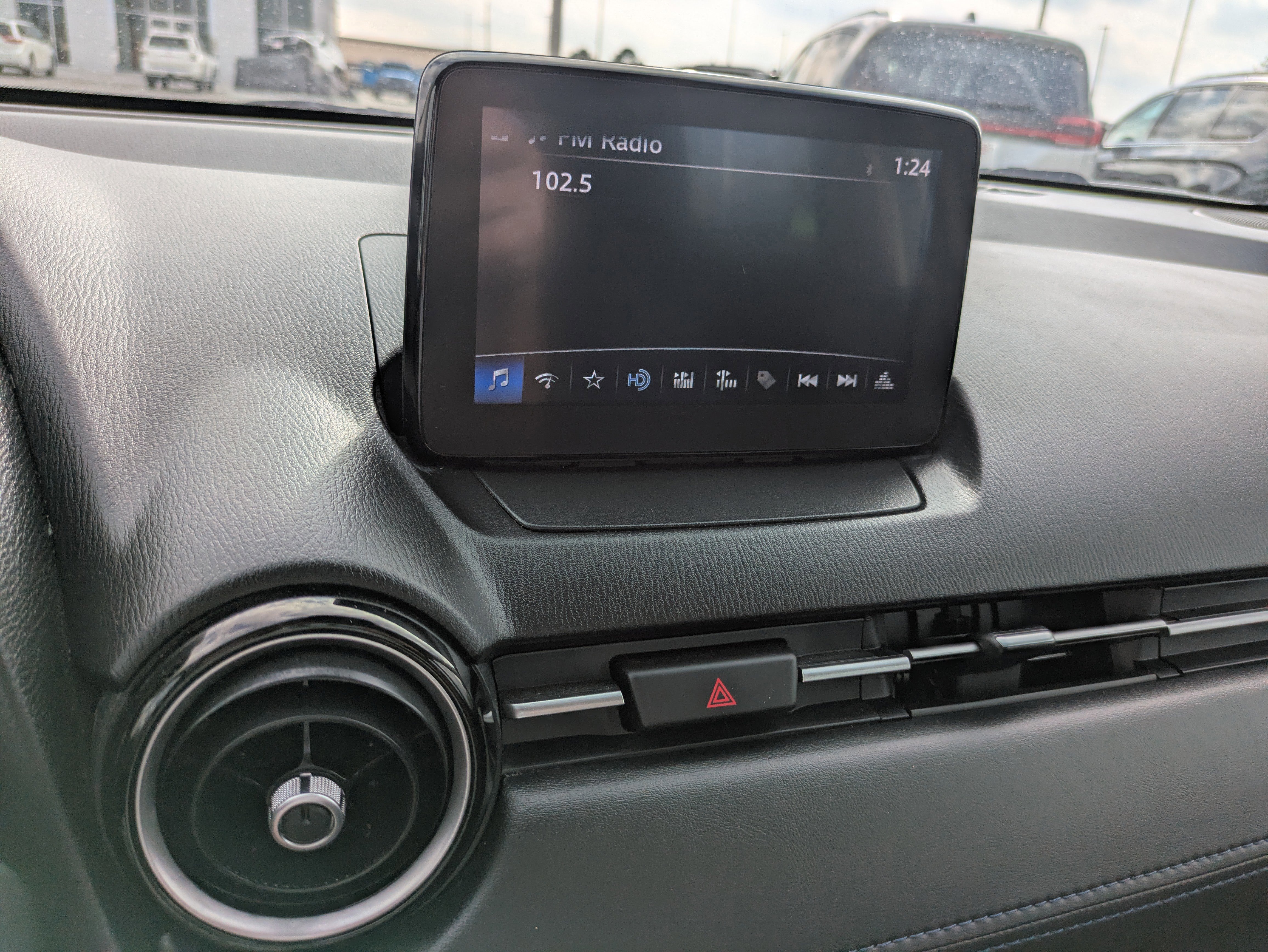 Used 2020 Toyota Yaris LE image 13