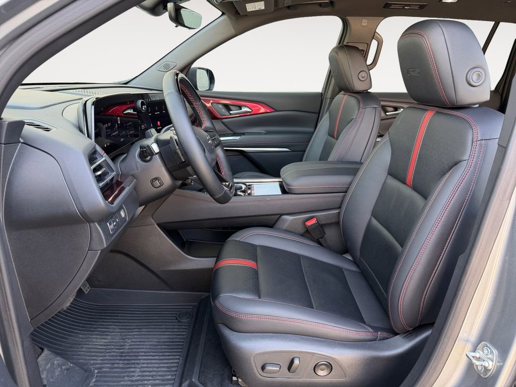 Used 2025 Chevrolet Traverse RS w/ LPO, Floor Liner Package FWD image 14