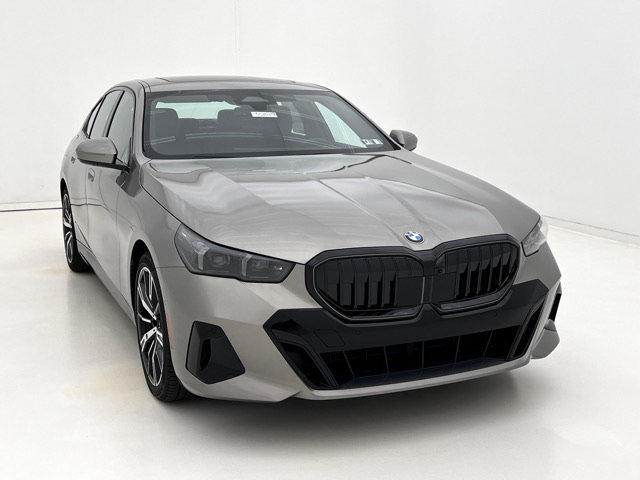 Used 2027 BMW 530i xDrive w/ M Sport Package AWD/4WD image 3