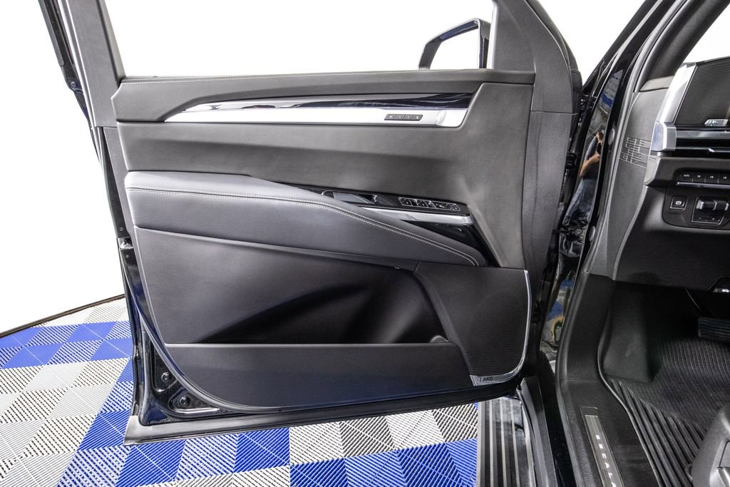 Used 2025 Cadillac Escalade Sport w/ Touring Package image 15