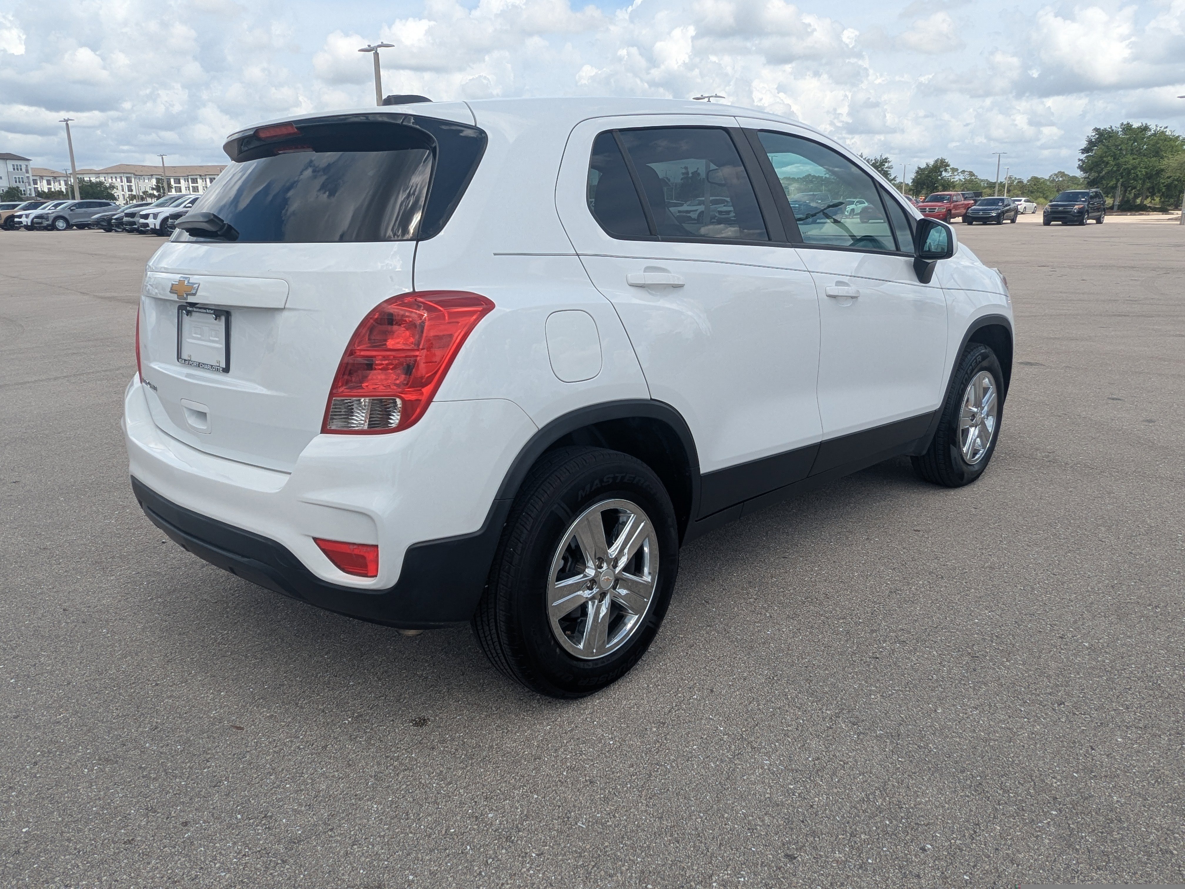 Used 2022 Chevrolet Trax LS w/ Tint and Cruise Package image 5