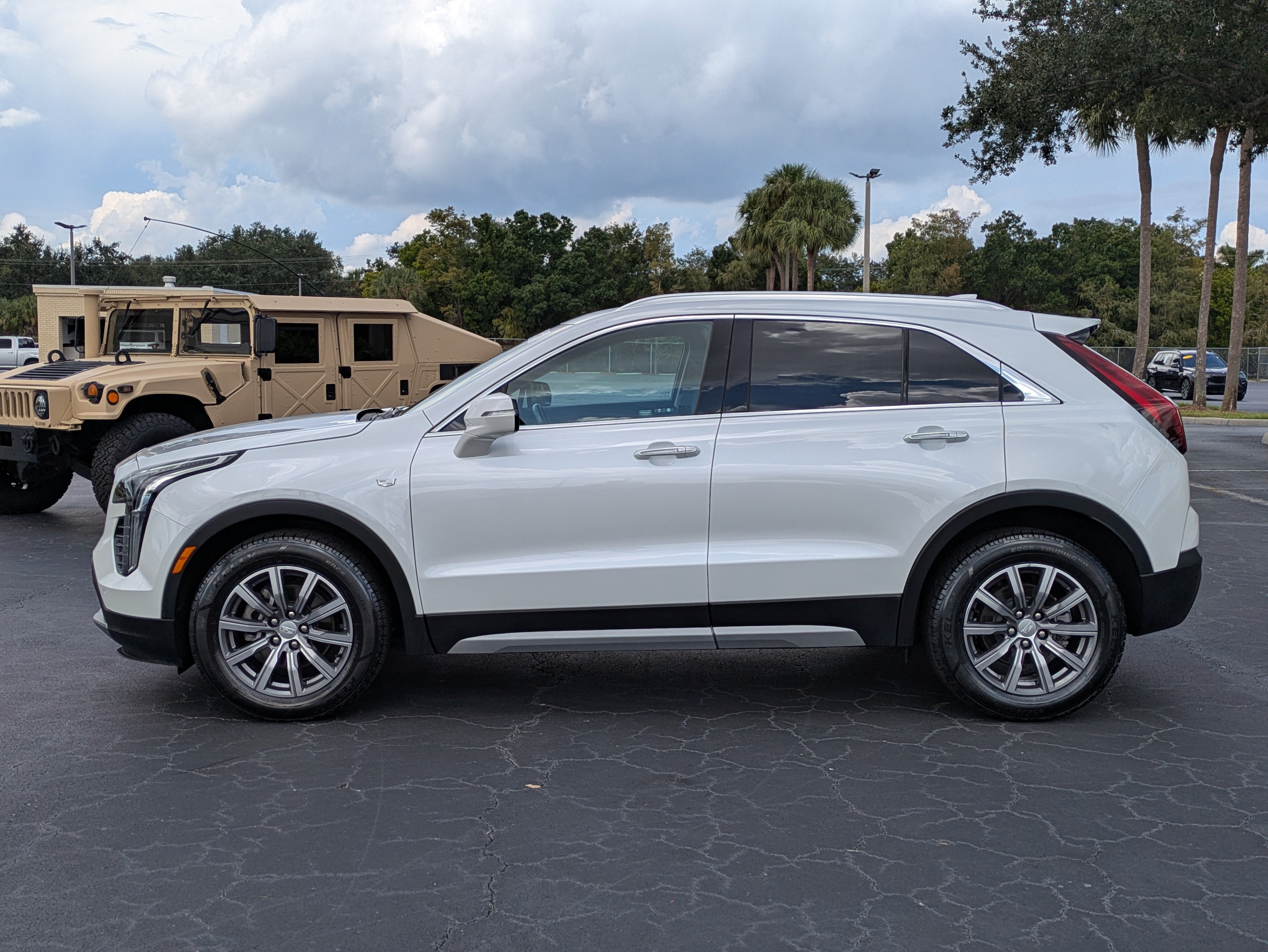 Used 2023 Cadillac XT4 Premium Luxury w/ LPO, Onyx Lite Package AWD/4WD image 3