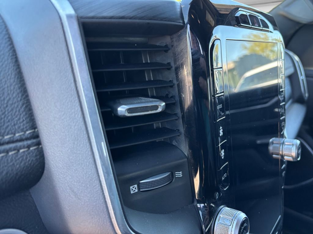 Used 2012 Dodge Grand Caravan SXT FWD image 17