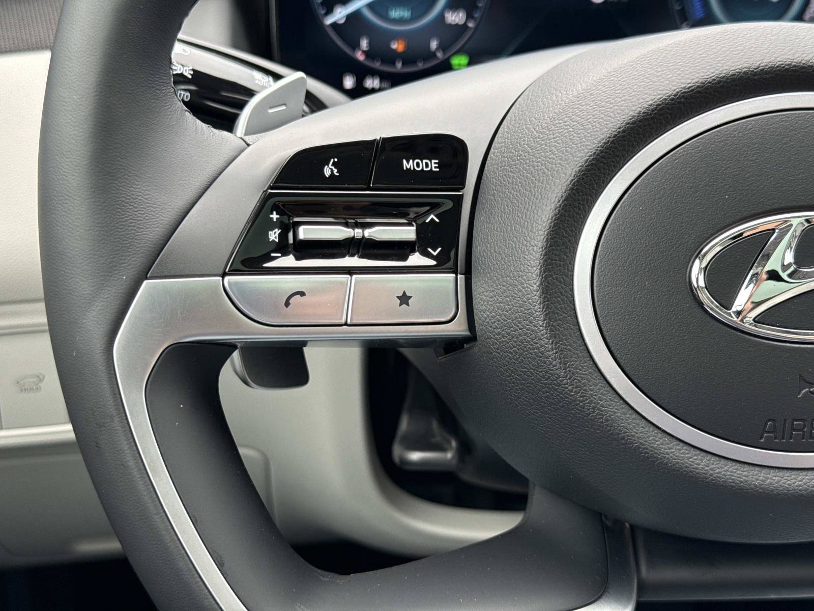 Certified 2024 Hyundai Tucson Limited AWD/4WD image 10