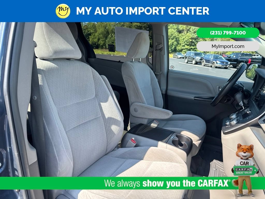 Used 2015 Toyota Sienna LE FWD image 29