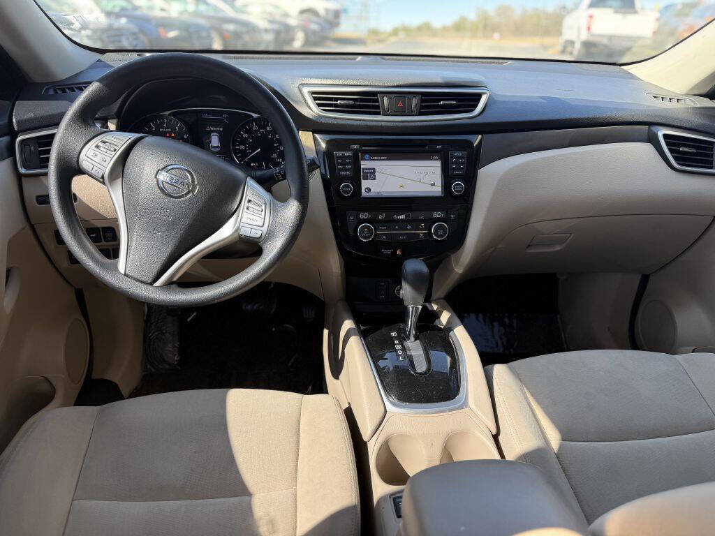 Used 2016 Nissan Rogue SV w/ SV Premium Package image 11