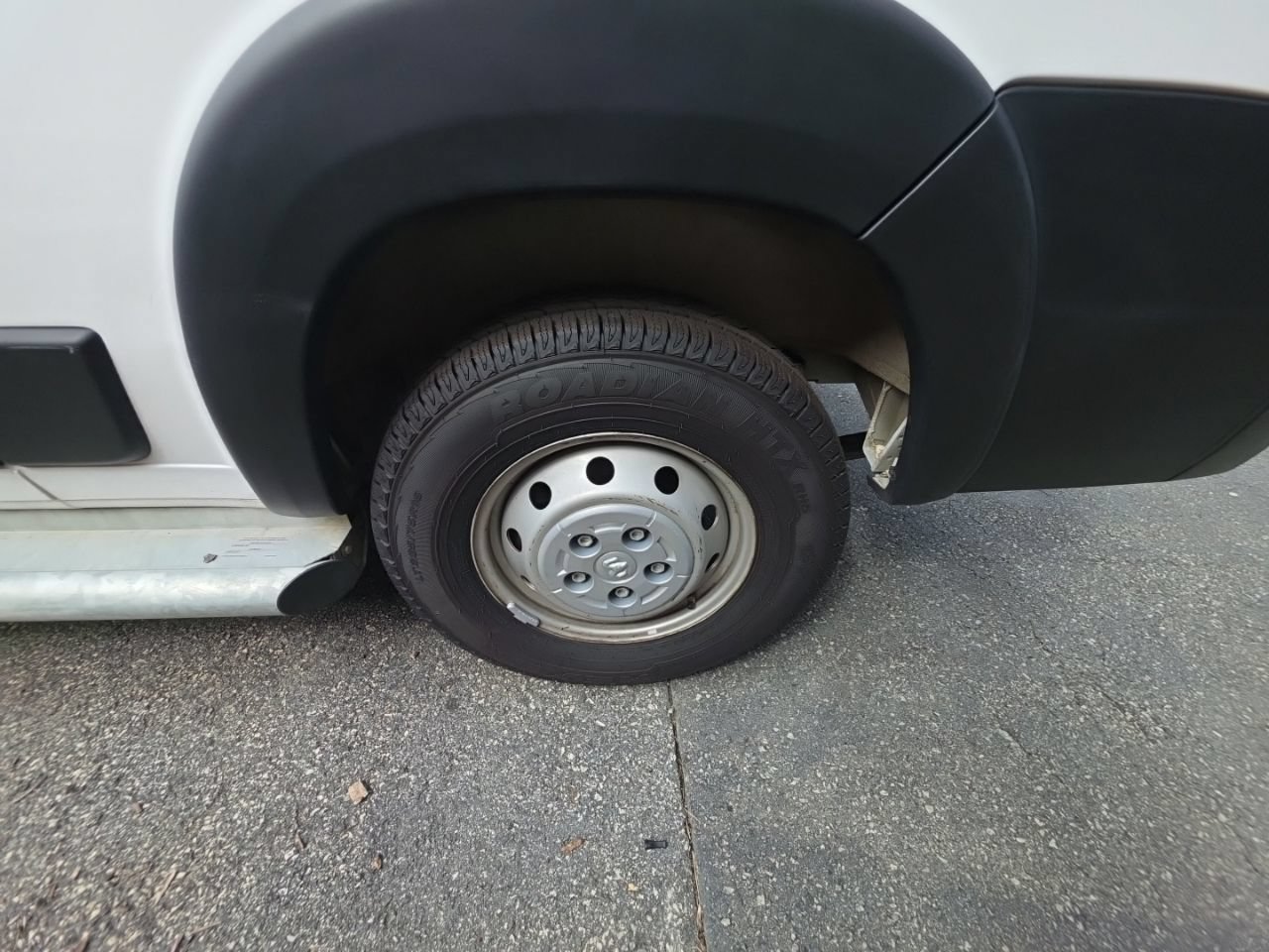 Used 2025 RAM ProMaster 2500 w/ U-Haul Equipment Group FWD image 13