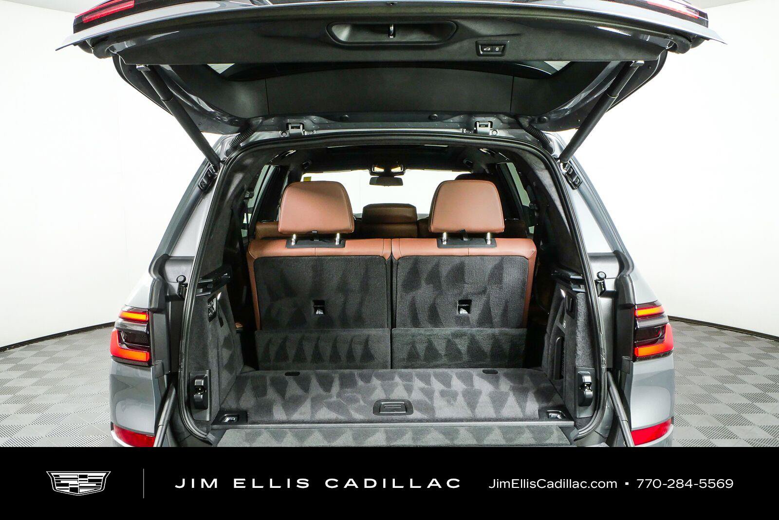 Used 2024 BMW X7 xDrive40i w/ M Sport Package AWD/4WD image 32