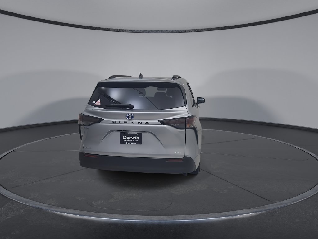 Used 2025 Toyota Sienna XLE FWD image 14