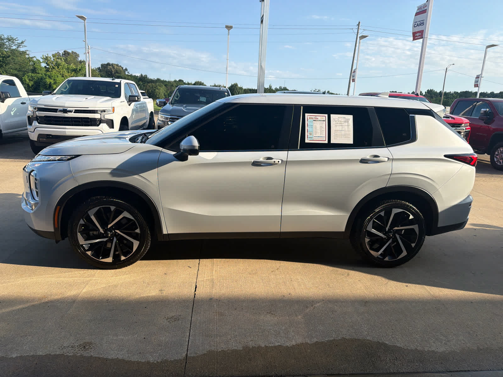 Used 2024 Mitsubishi Outlander SE AWD/4WD image 3
