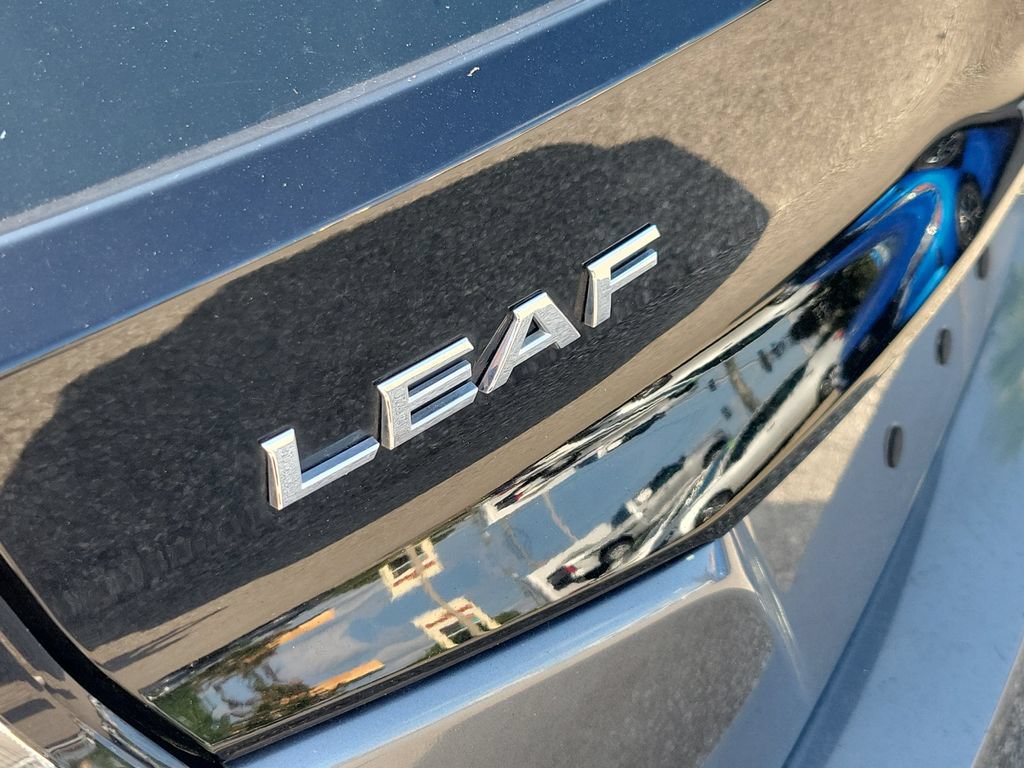Used 2018 Nissan Leaf SV w/ SV All Weather Package FWD image 6