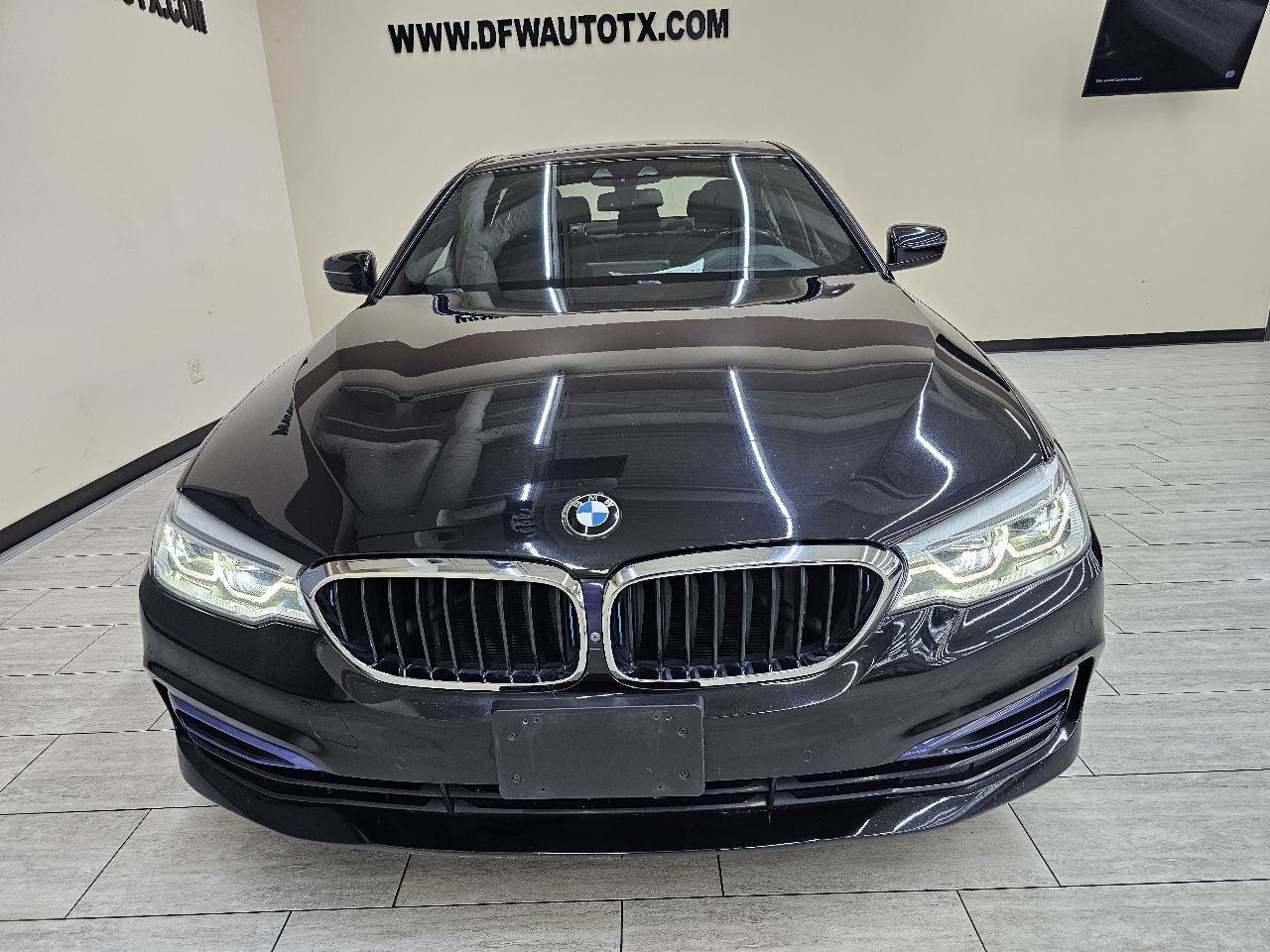 Used 2019 BMW 530e w/ Premium Package image 3