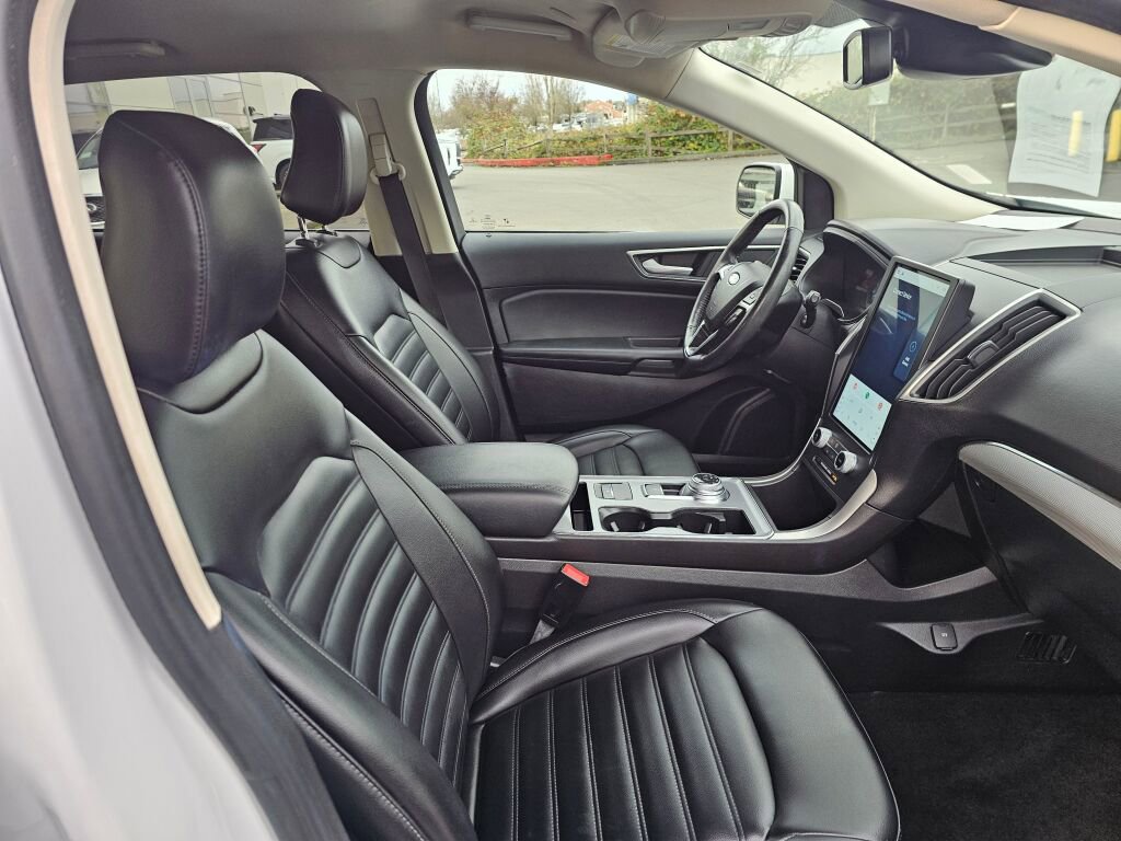 Used 2022 Ford Edge SEL image 11