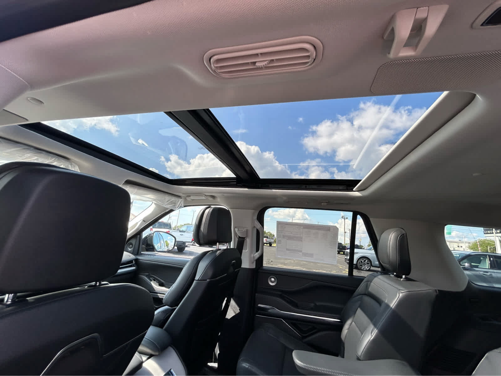 New 2027 Lincoln Navigator Reserve AWD/4WD image 14