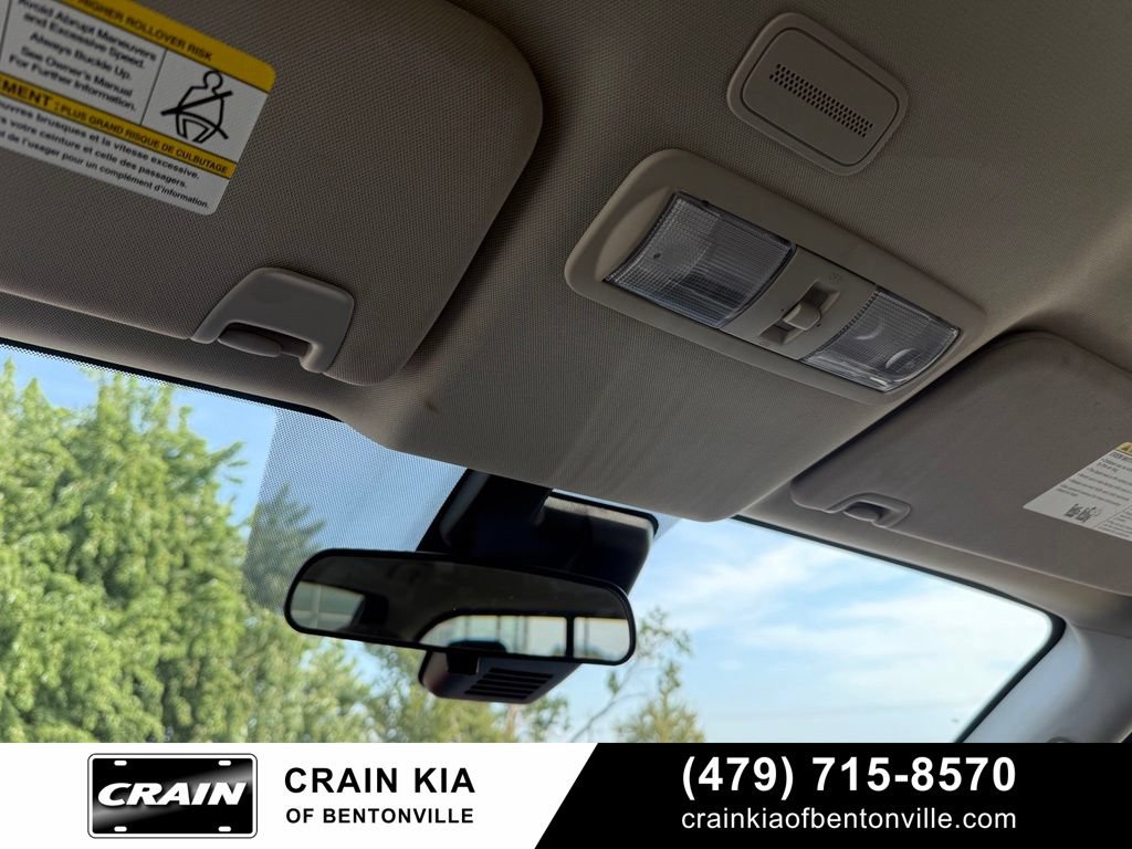 Used 2022 Nissan Titan SV AWD/4WD image 16
