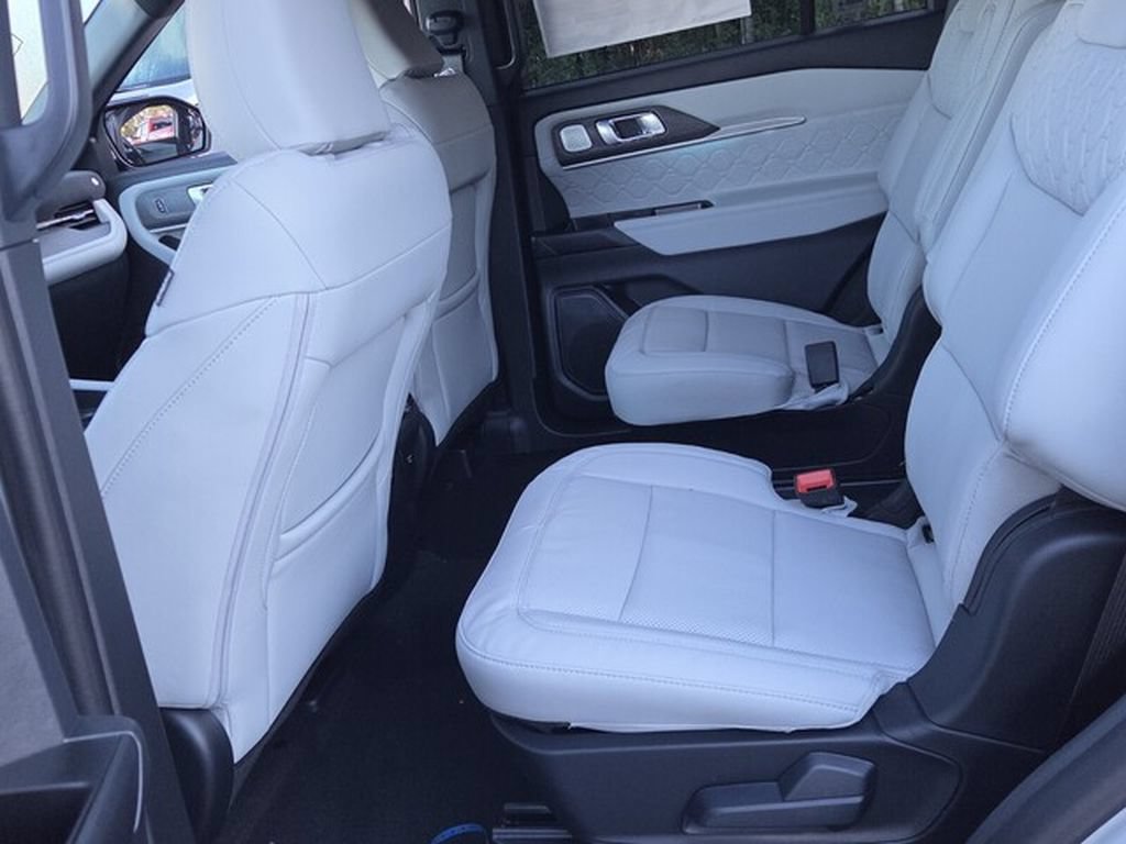 New 2027 Ford Explorer Platinum w/ 3.0L Ultimate Package RWD image 7