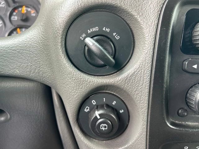 Used 2004 Chevrolet TrailBlazer LS w/ LS Preferred Equipment Group AWD/4WD image 18