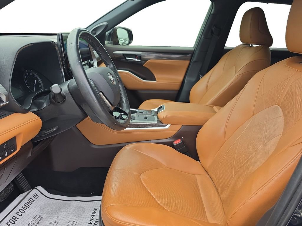 Used 2020 Toyota Highlander Platinum FWD image 9