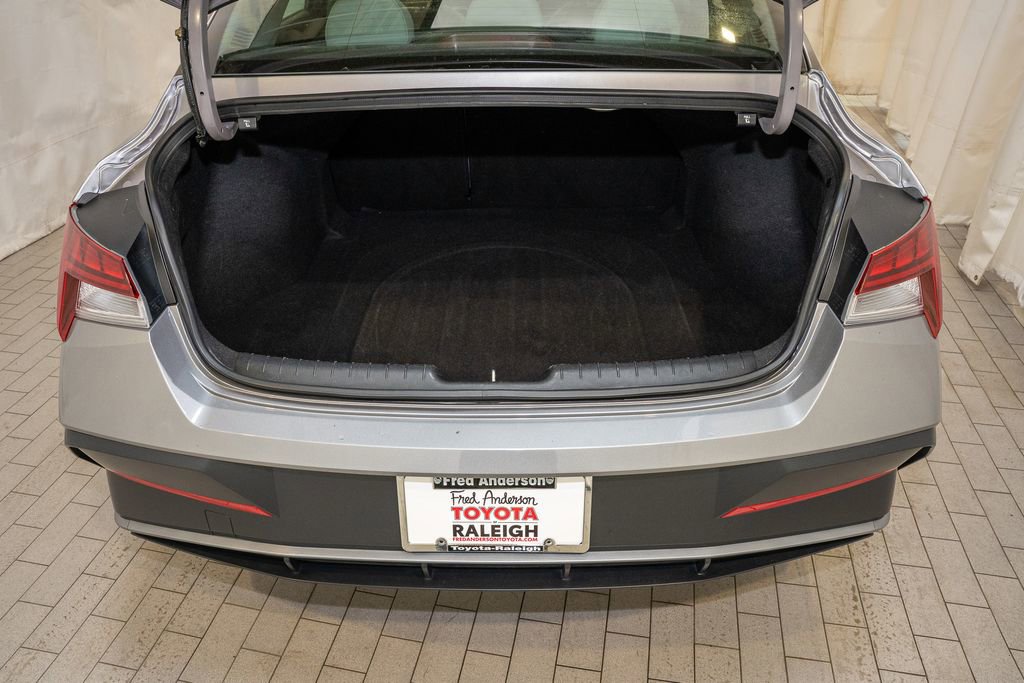 Used 2025 Hyundai Elantra Limited image 5