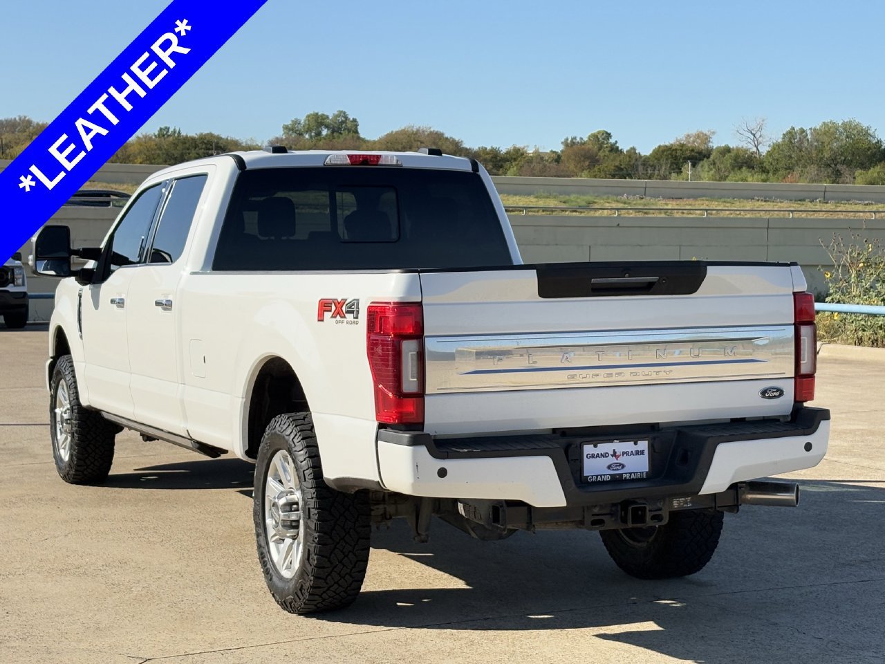 Used 2022 Ford F350 Platinum w/ FX4 Off-Road Package AWD/4WD image 6