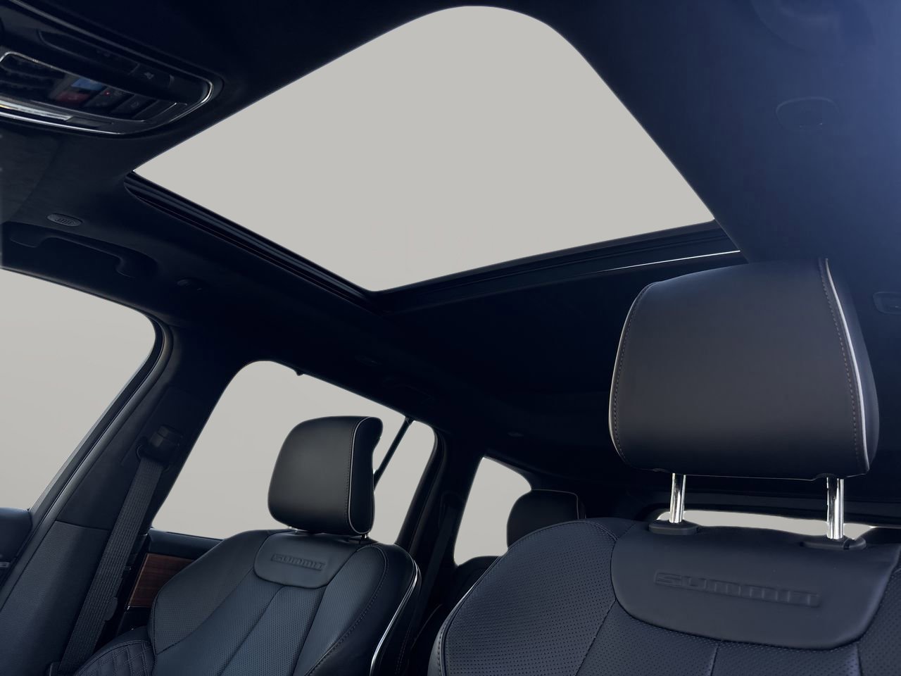 Used 2025 Jeep Grand Cherokee Summit image 21