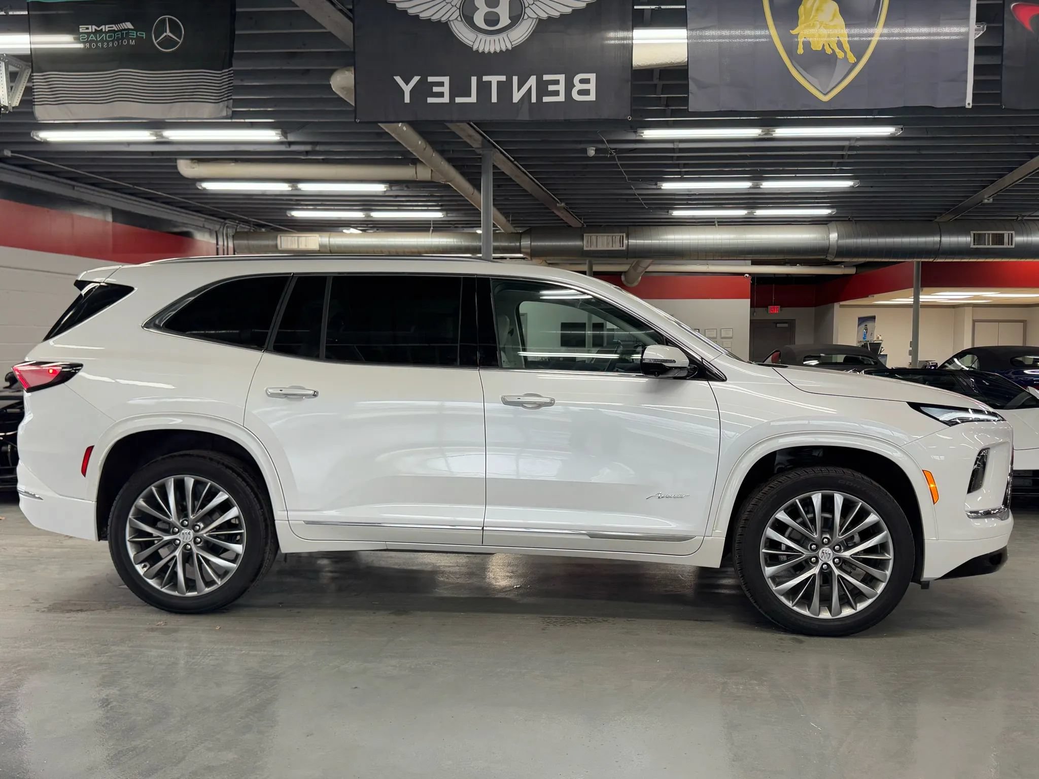 Used 2025 Buick Enclave Avenir w/ LPO, Floor Liner Package FWD image 4