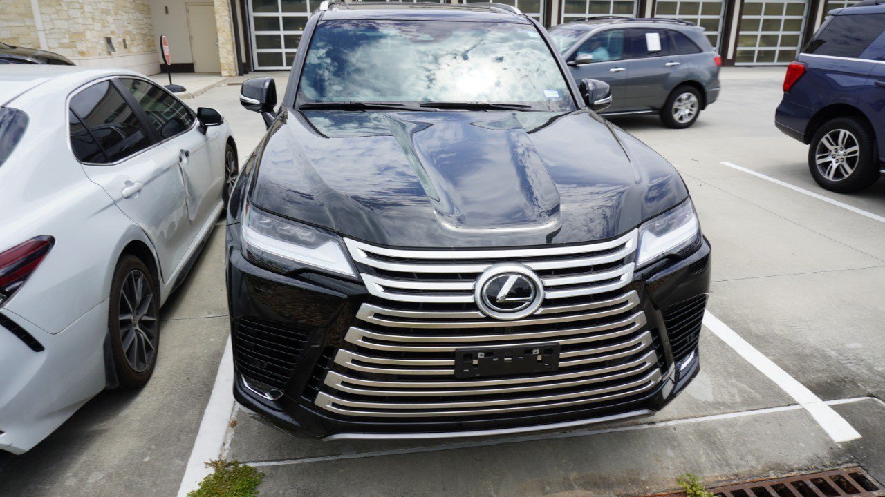 Certified 2026 Lexus LX 600 4WD w/ Accessory Package (Z1) image 2