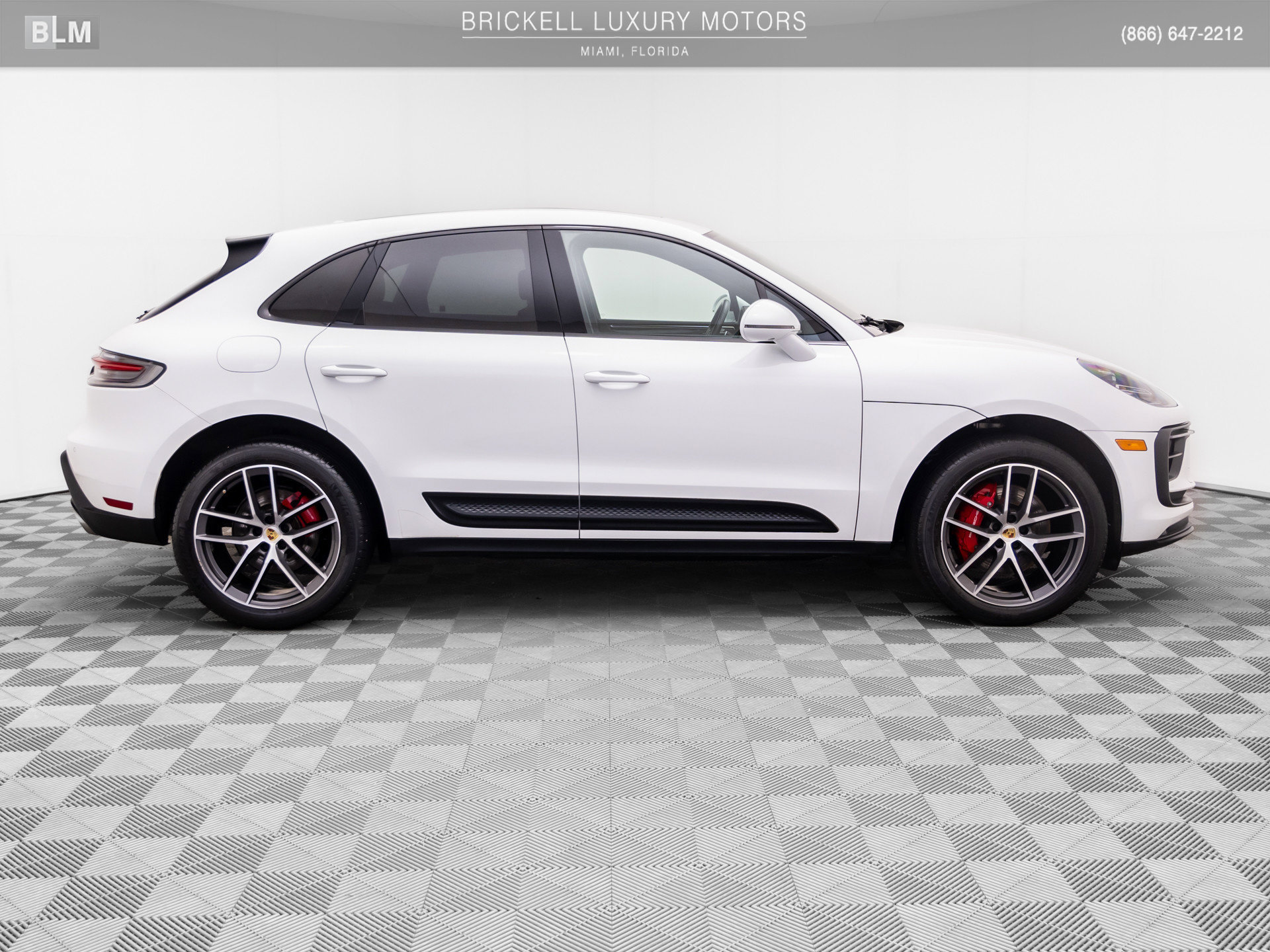 Used 2023 Porsche Macan S AWD/4WD image 7